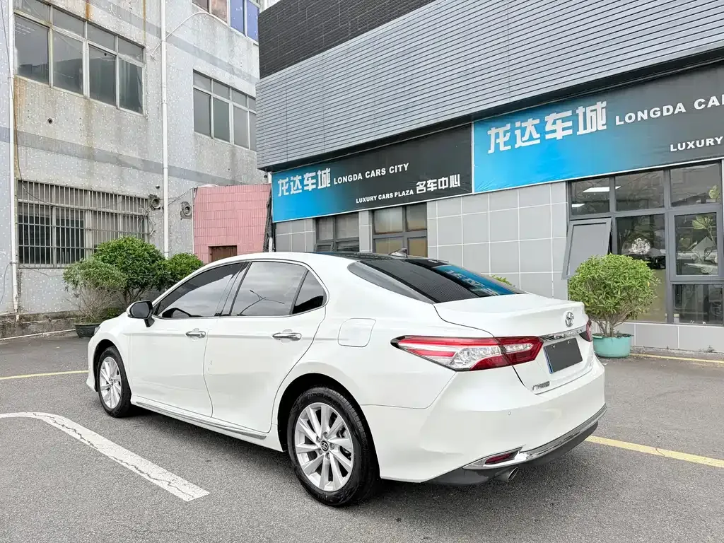 Toyota Camry — фото 8