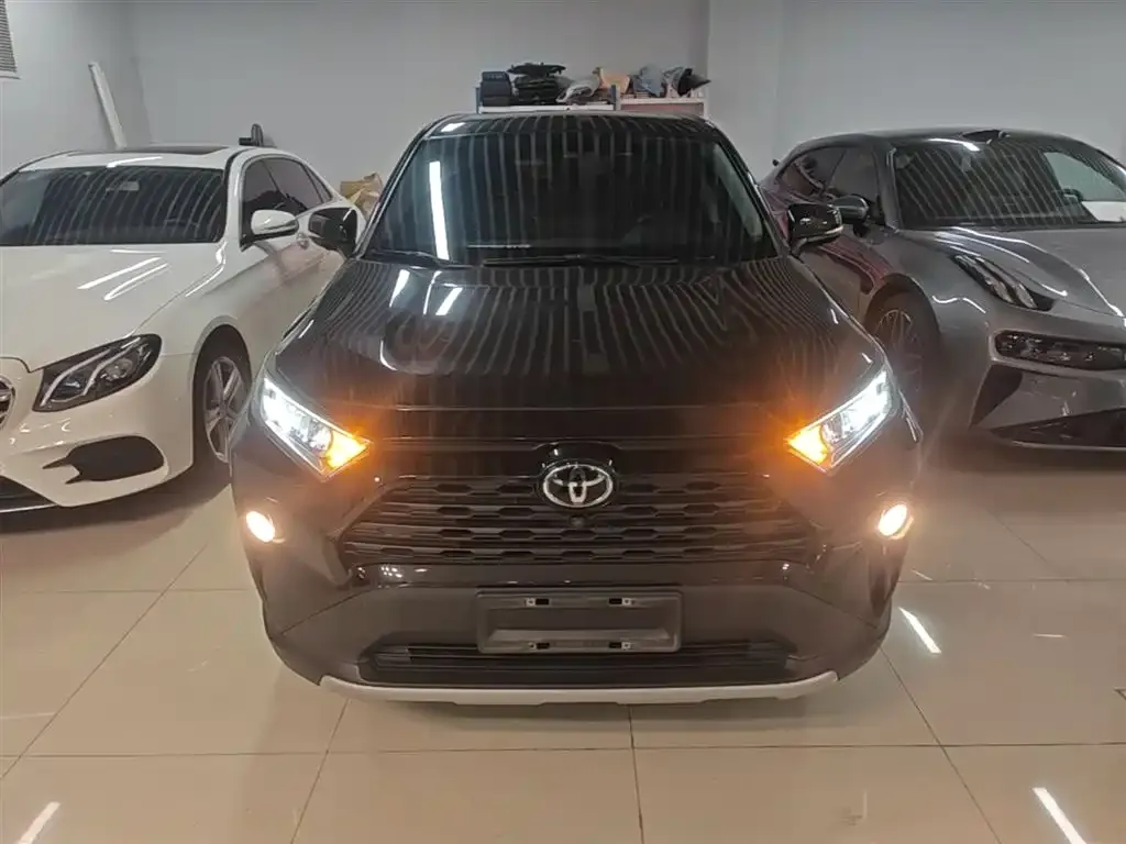 Toyota RAV4 — фото 9