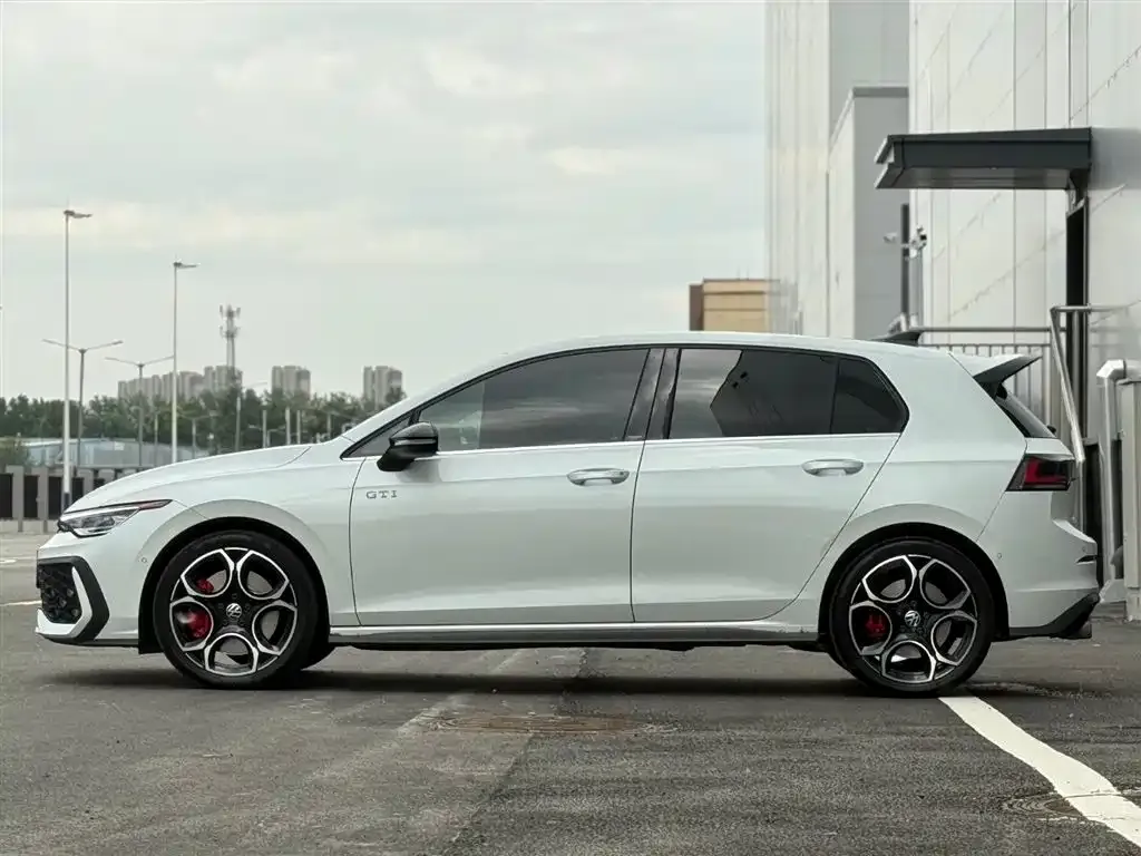 Volkswagen Golf GTI — фото 8