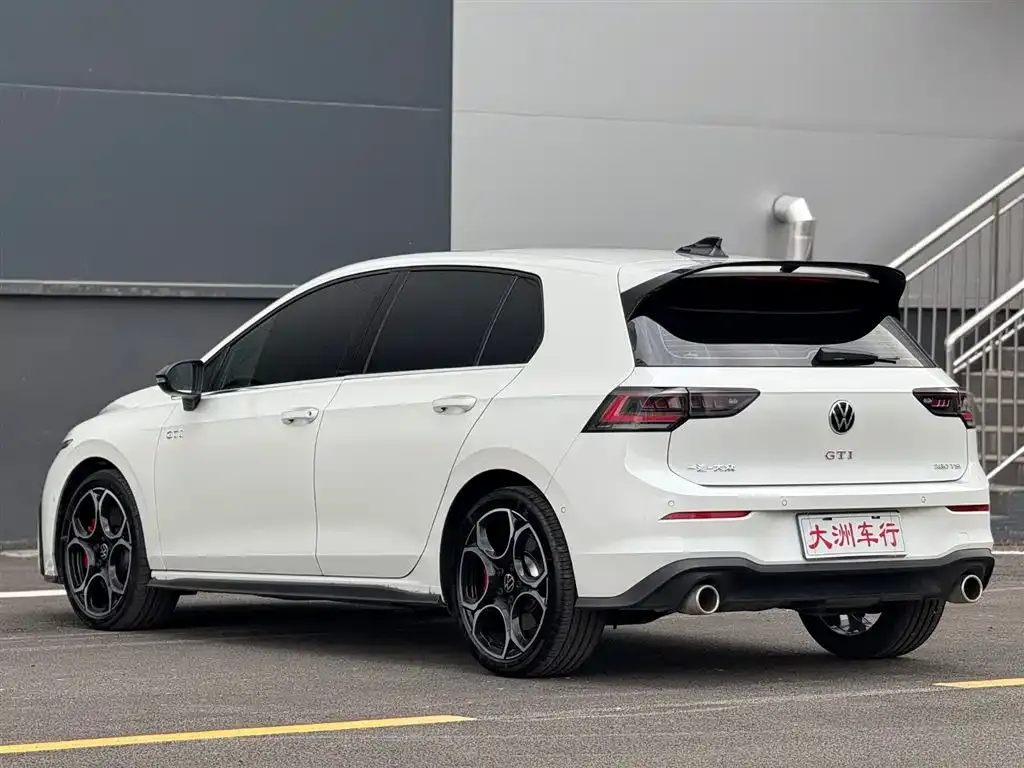 Volkswagen Golf GTI — фото 10