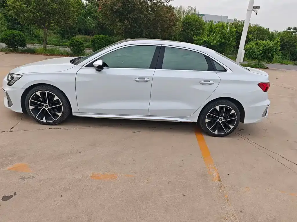 Audi A3 2023 из CN, фото 2