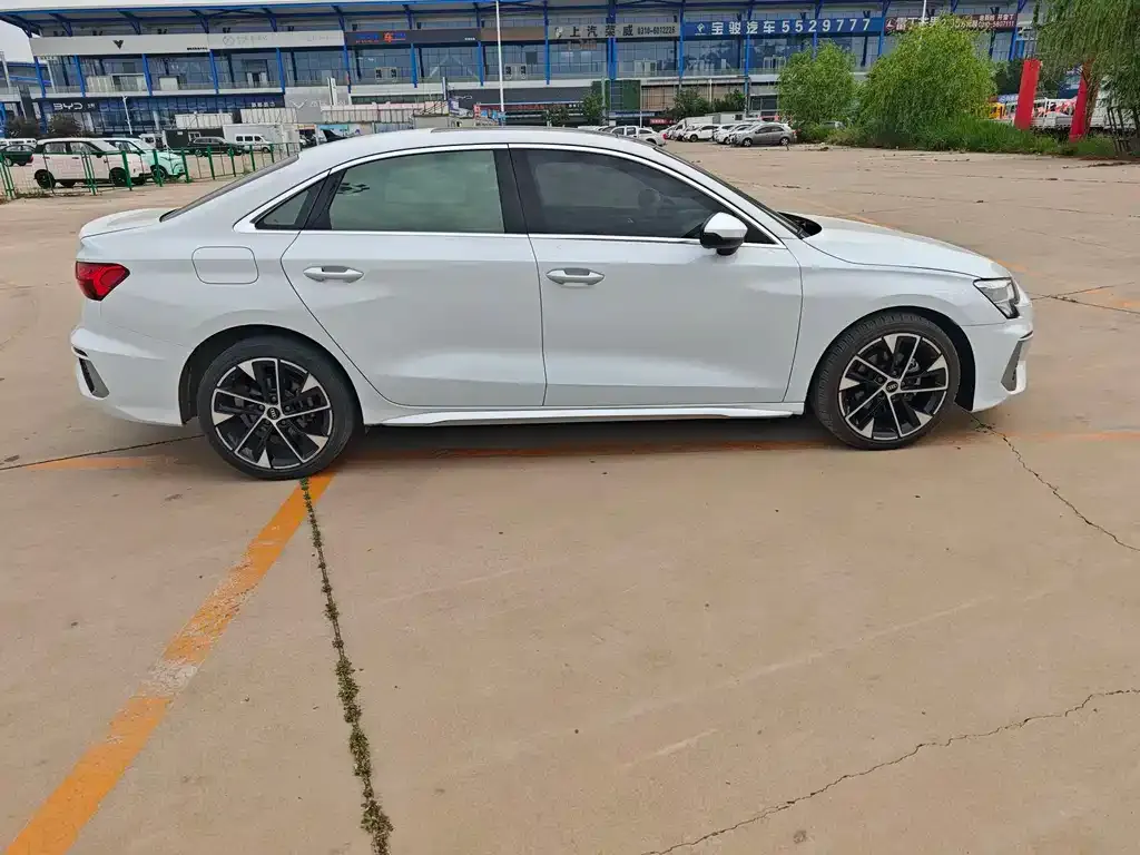 Audi A3 2023 из CN, фото 10