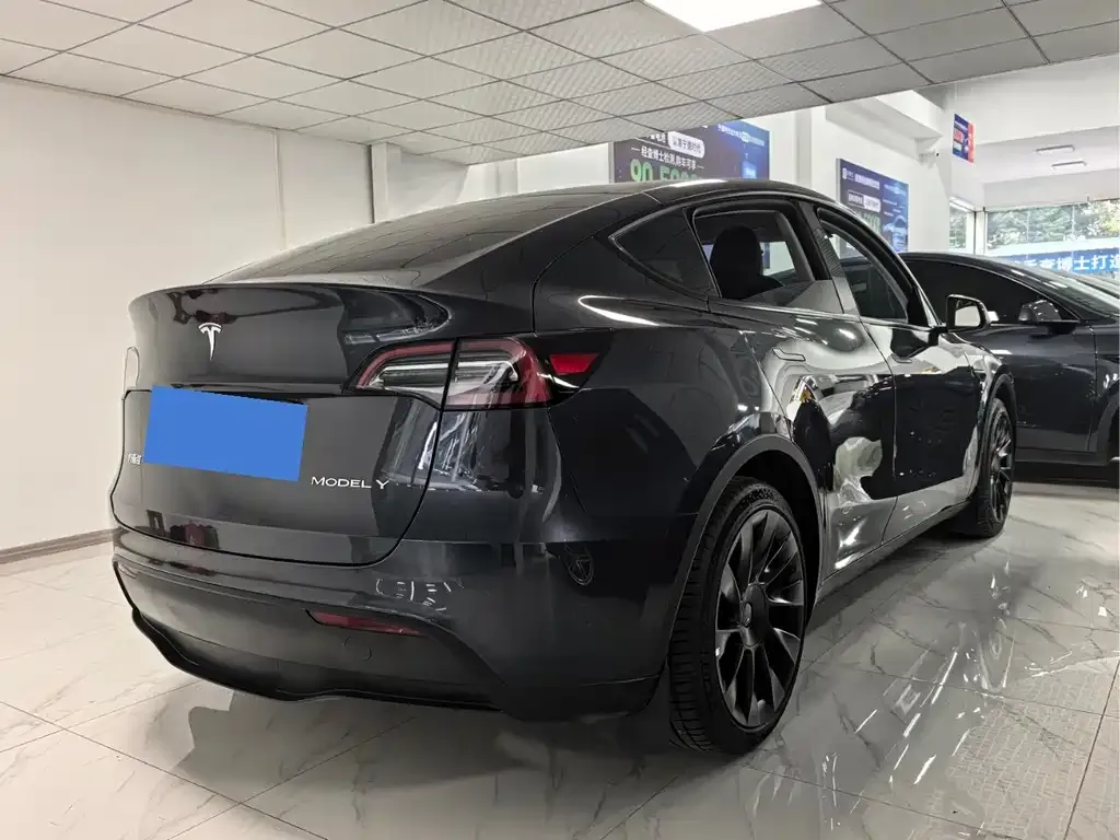 Tesla Model Y — фото 7