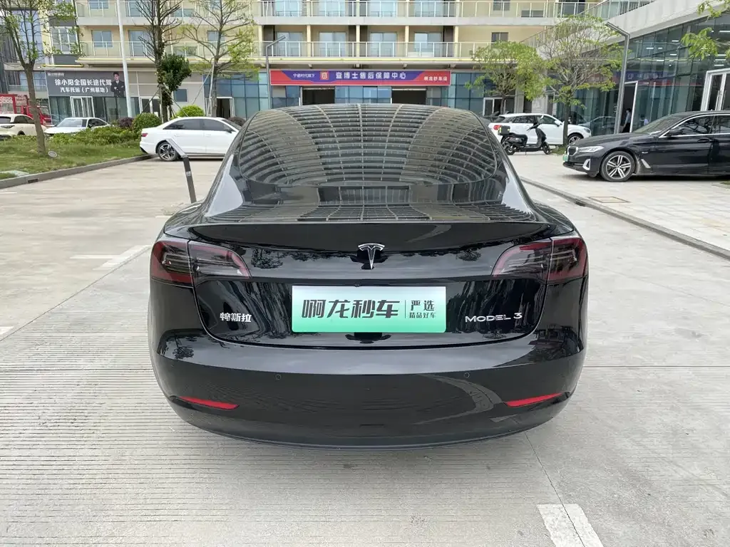 Tesla Model 3 — фото 5