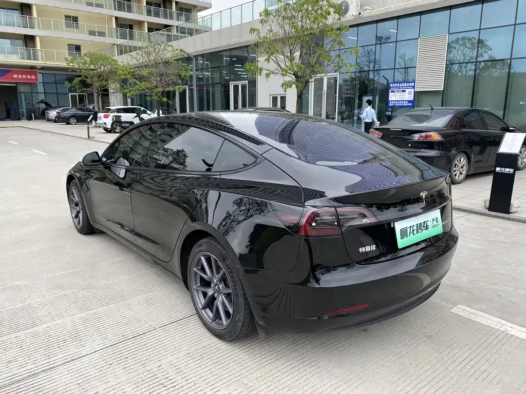 Tesla Model 3 — фото 4