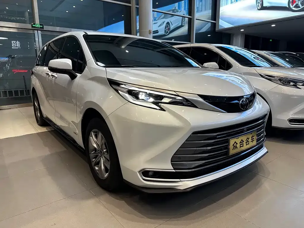 Toyota Sienna — фото 4