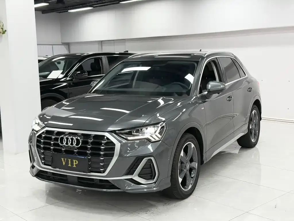 Audi Q3 — фото 1