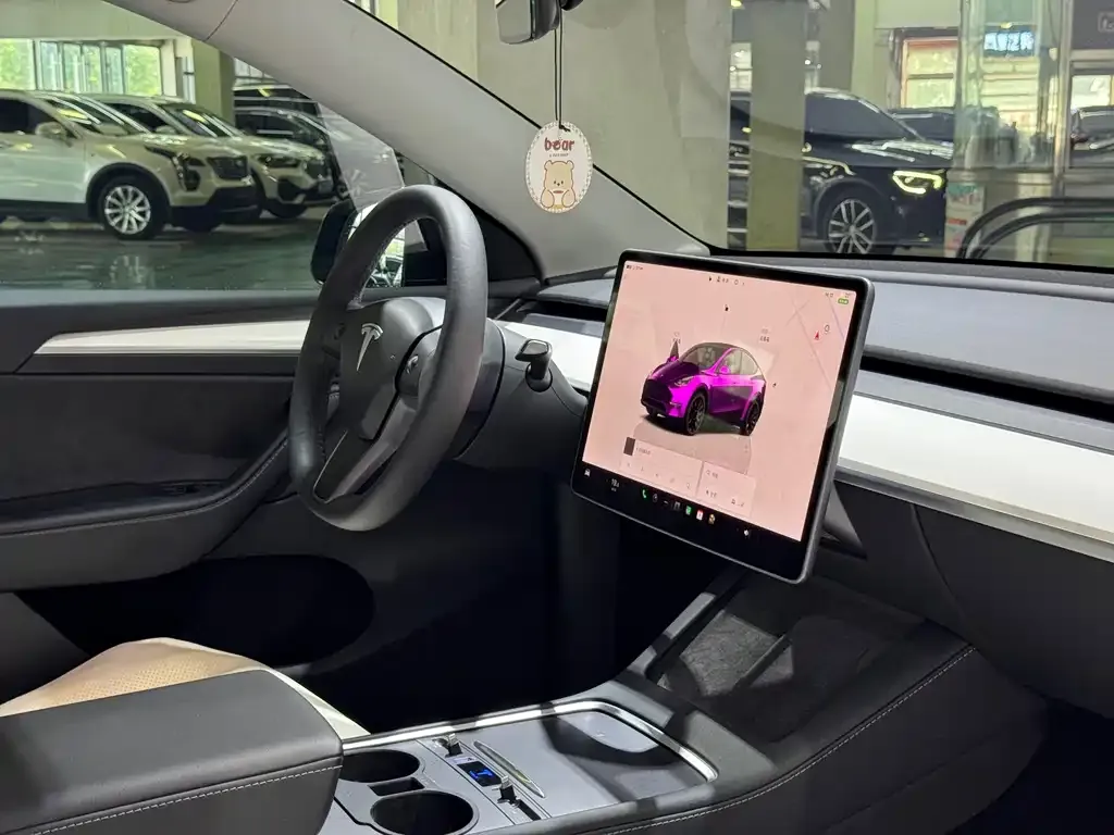Tesla Model Y — фото 7