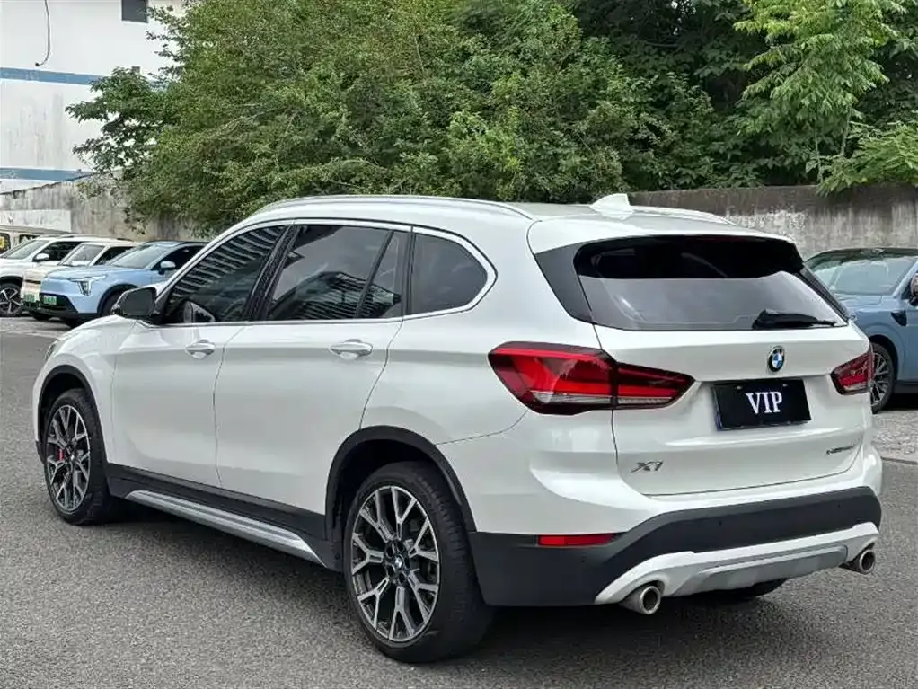 BMW X1 — фото 8