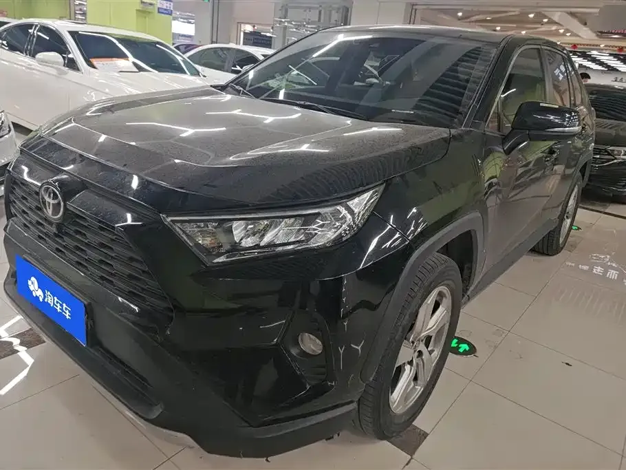 Toyota RAV4 — фото 1