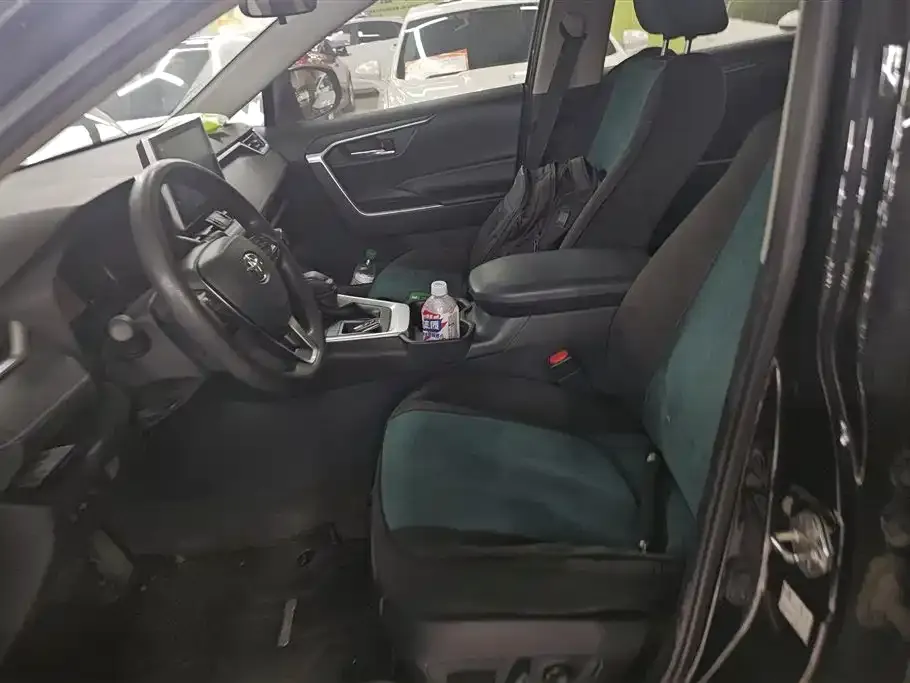 Toyota RAV4 — фото 3