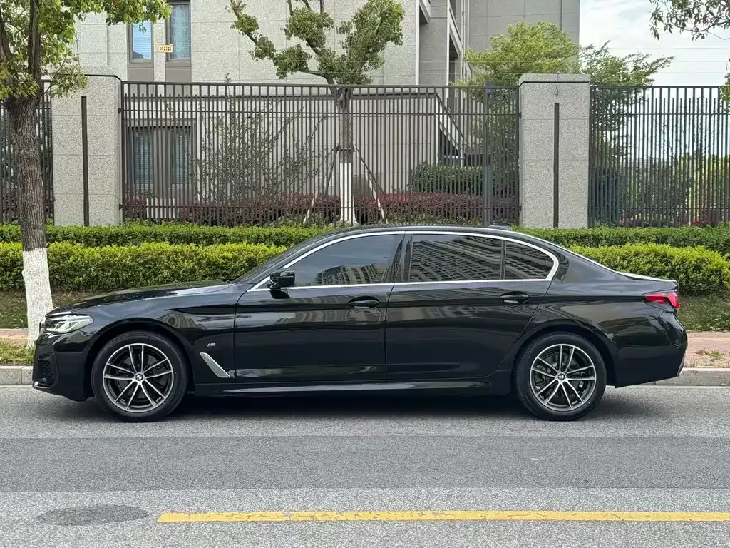 BMW 5 Series — фото 9
