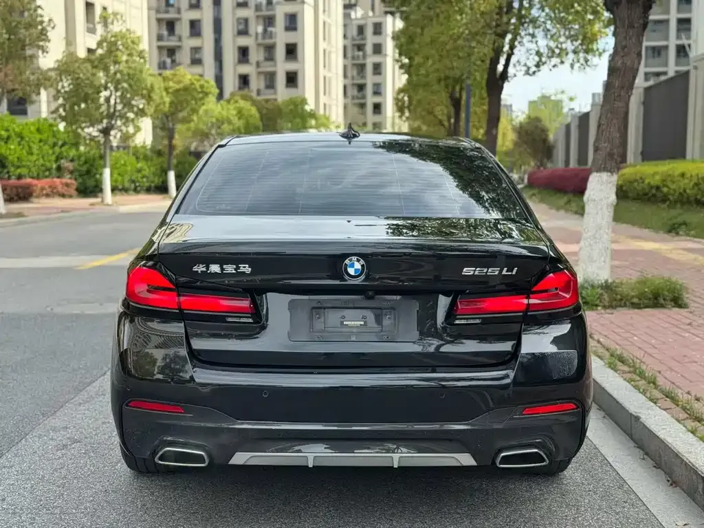 BMW 5 Series — фото 2