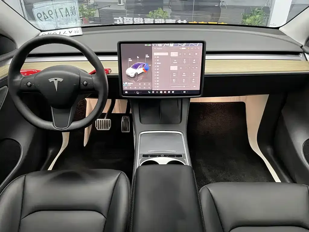 Tesla Model Y — фото 10