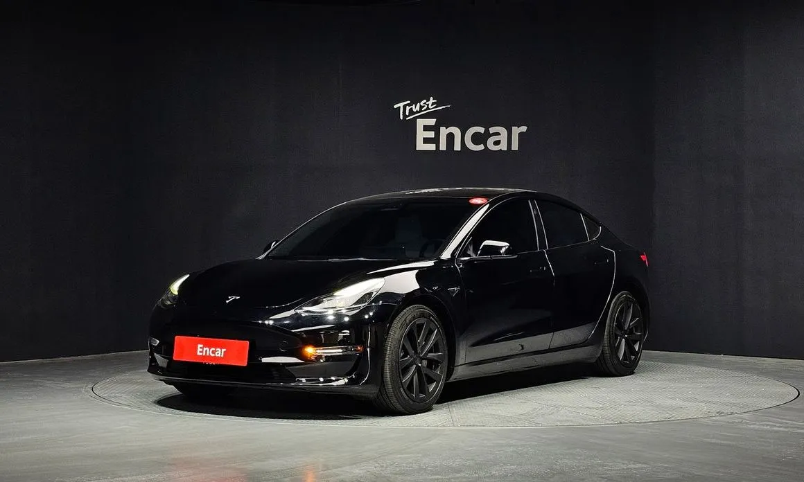 Tesla Model 3 — фото 1