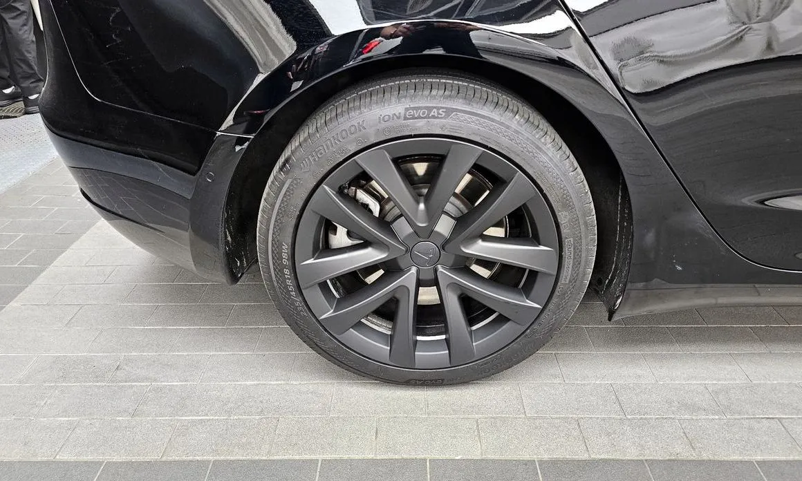 Tesla Model 3 — фото 10