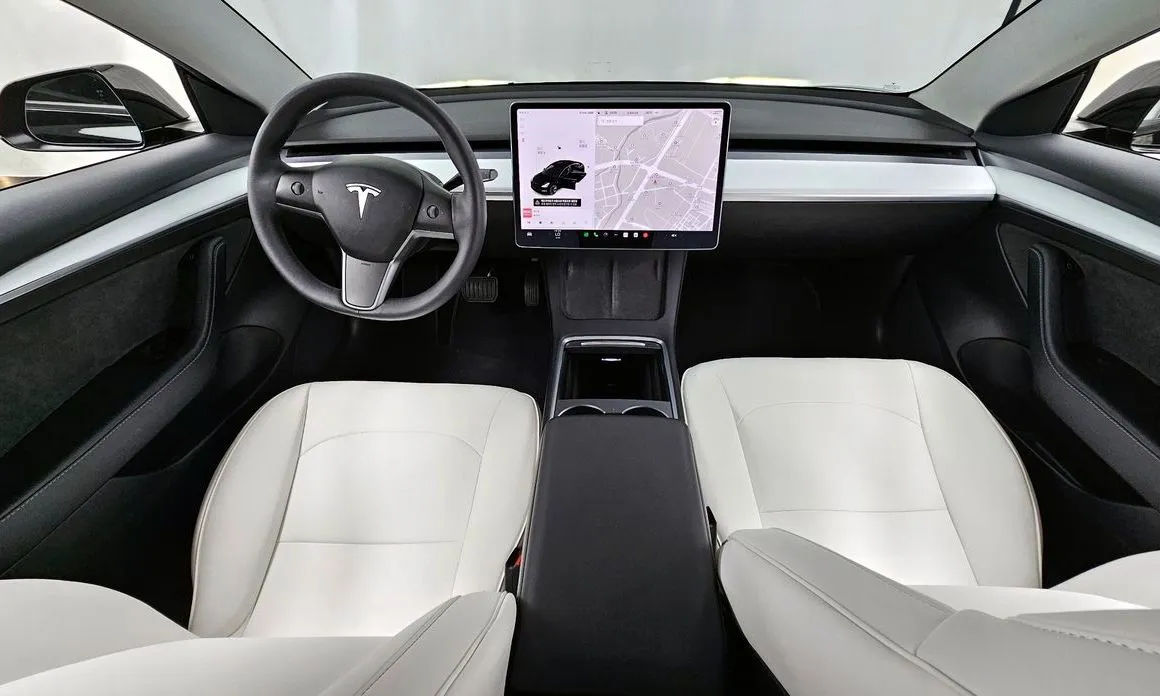Tesla Model 3 — фото 3