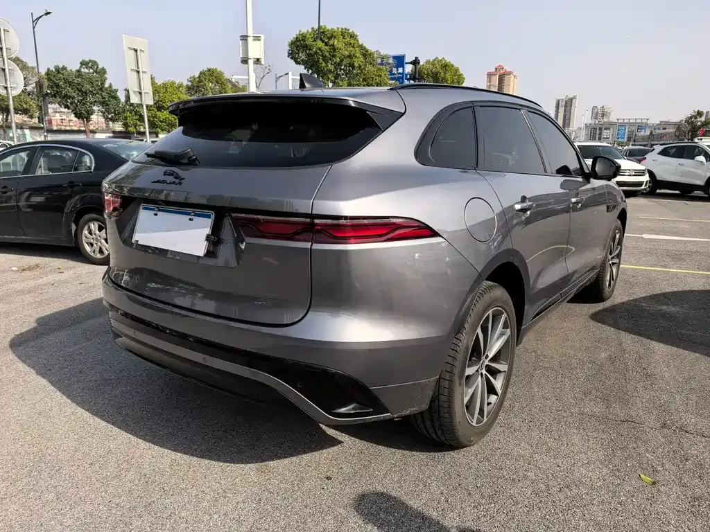 Jaguar F-PACE — фото 9