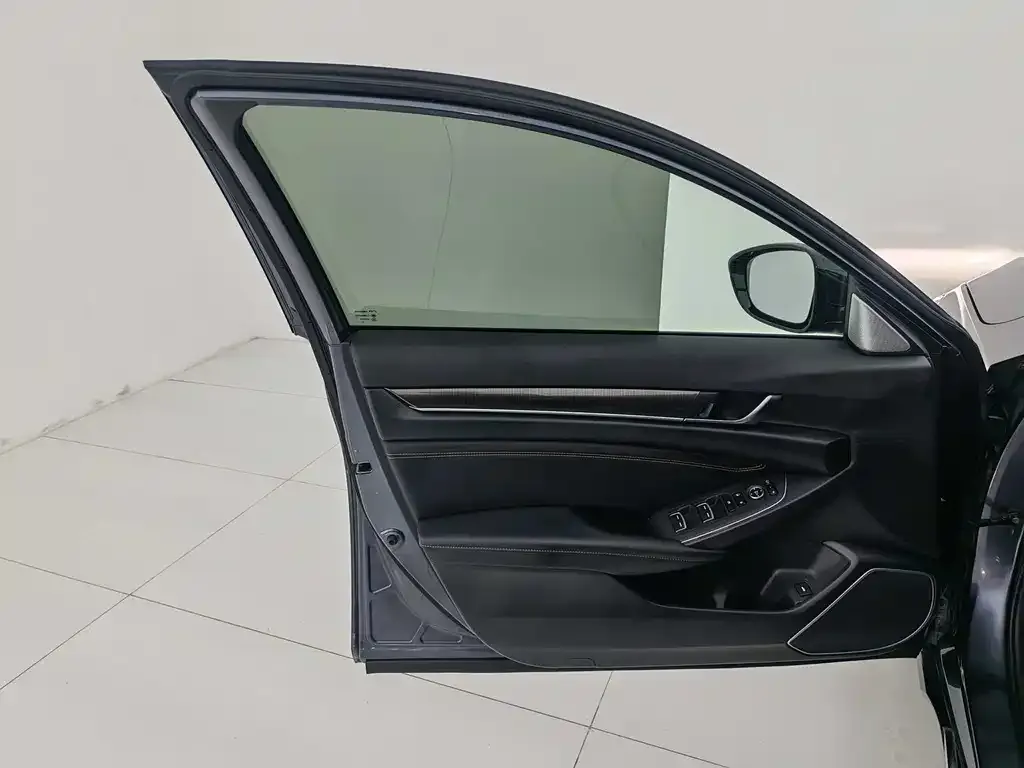 Honda Accord — фото 9