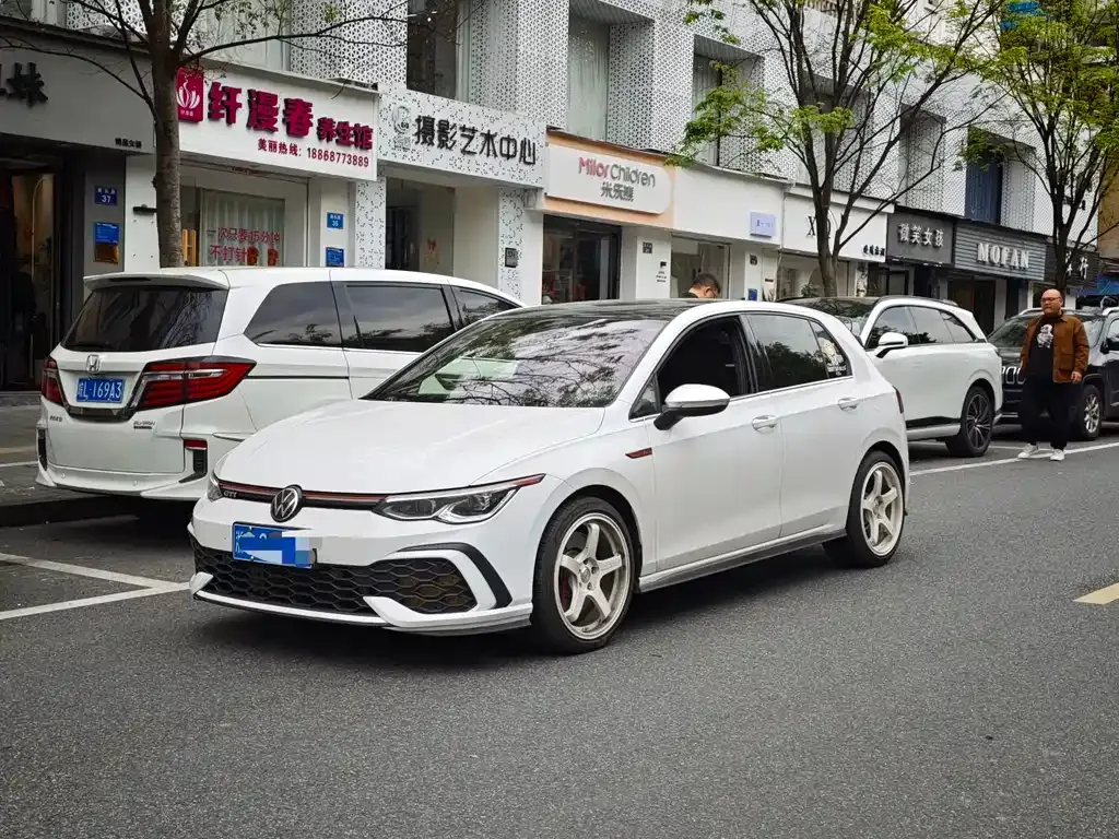 Volkswagen Golf GTI