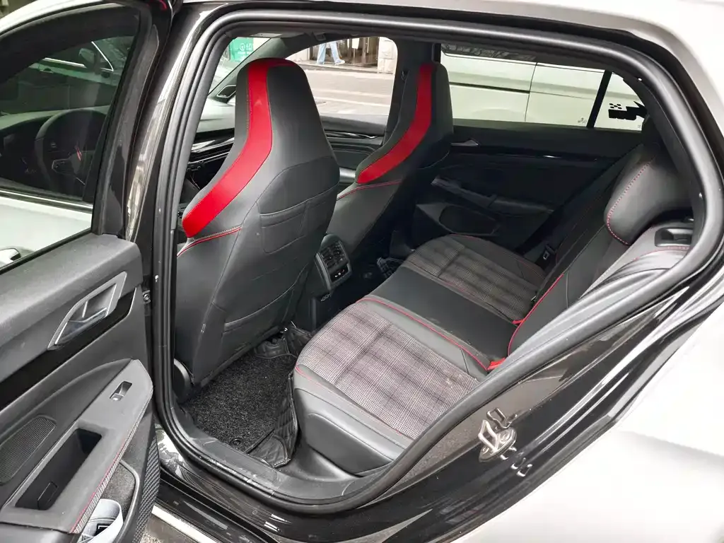 Volkswagen Golf GTI 2023 из CN, фото 4