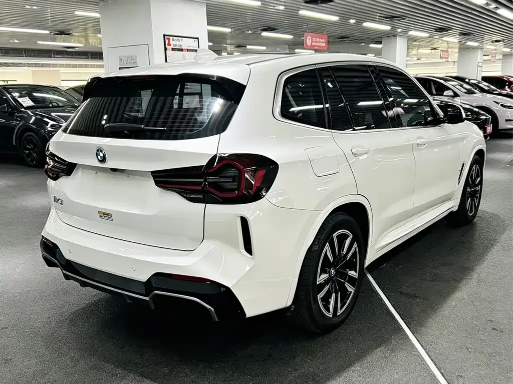 BMW iX3 — фото 2