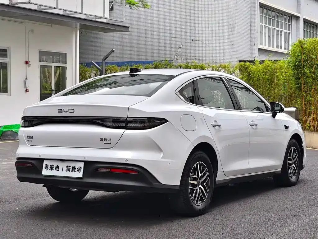 BYD Seal 05 DM-i — фото 5