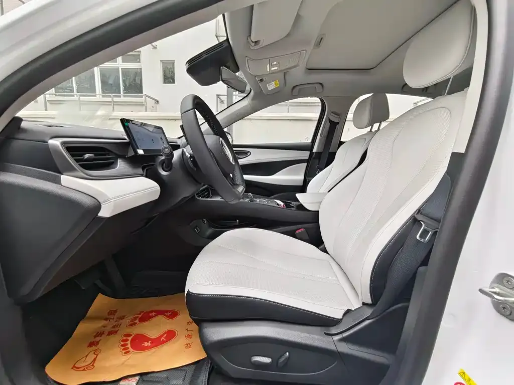 BYD Seal 05 DM-i — фото 8