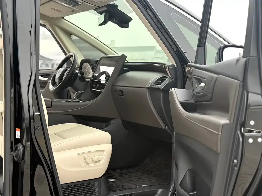 Toyota Vellfire — фото 6