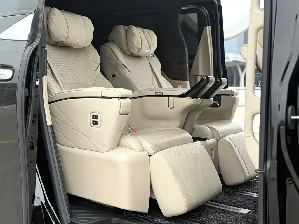 Toyota Vellfire — фото 2