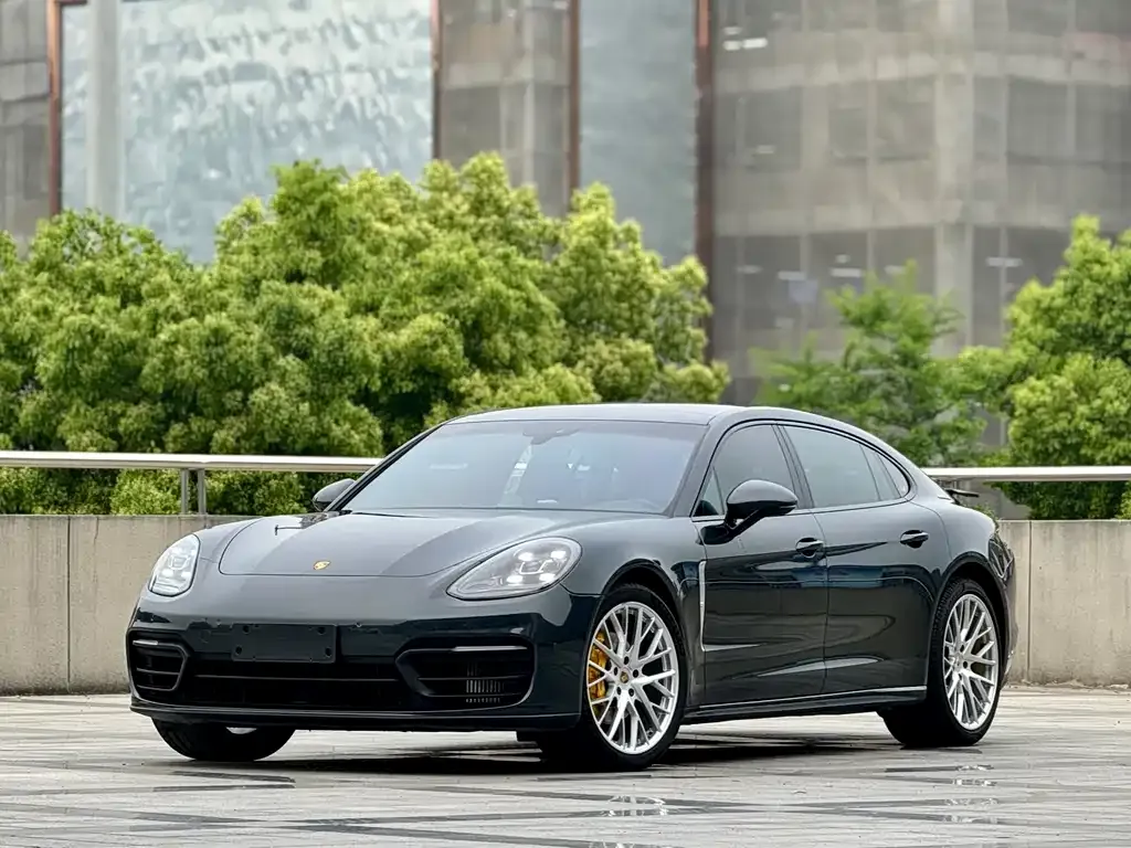 Porsche Panamera — фото 1