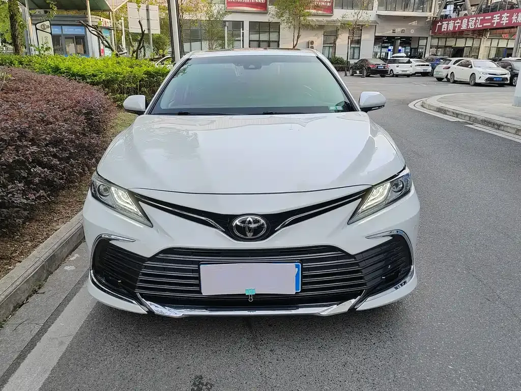 Toyota Camry — фото 10