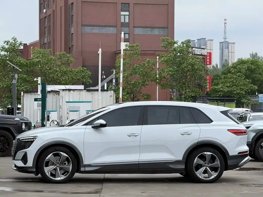 Audi Q5 e-tron 2022 из CN, фото 8