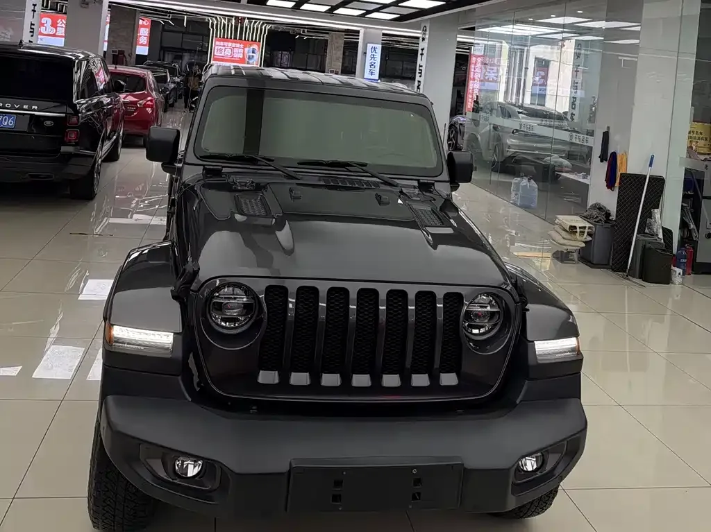 Jeep Wrangler — фото 7