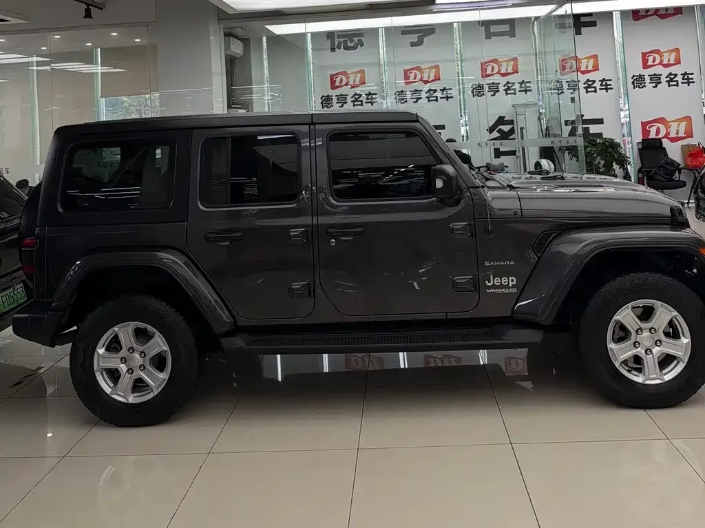 Jeep Wrangler — фото 10