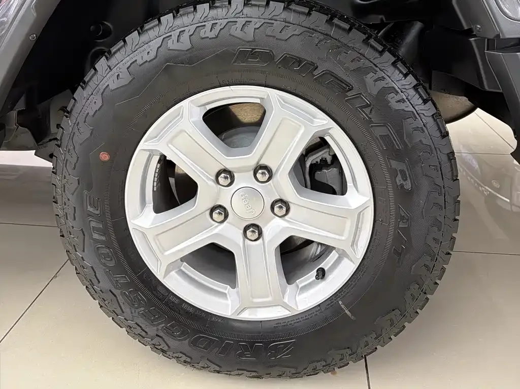 Jeep Wrangler — фото 4