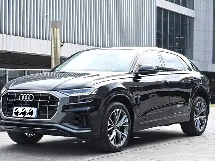 Audi Q8 — фото 1
