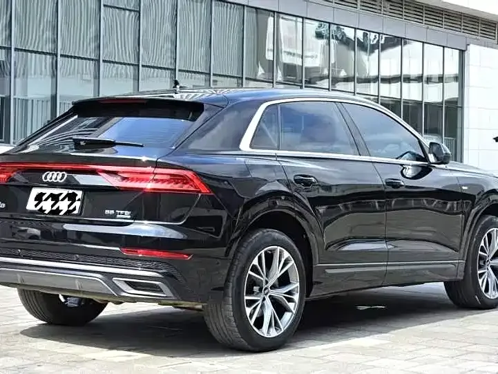 Audi Q8 — фото 6