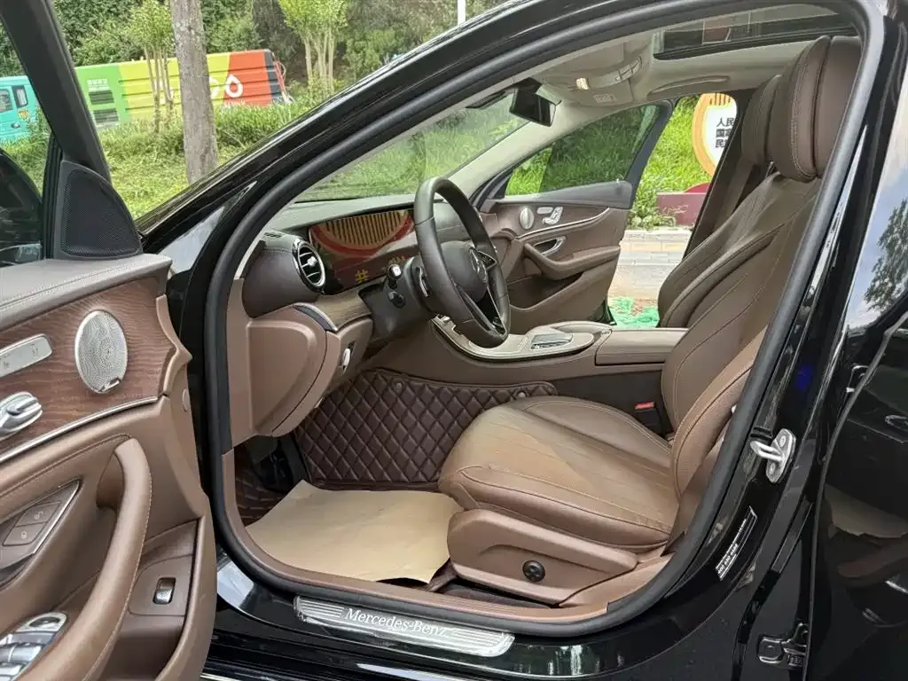 Mercedes-Benz E-Class — фото 4