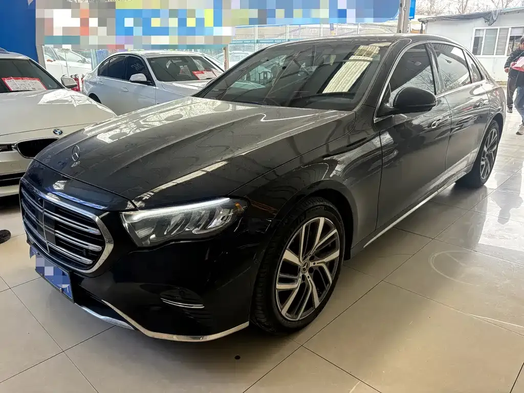 Mercedes-Benz E-Class — фото 1