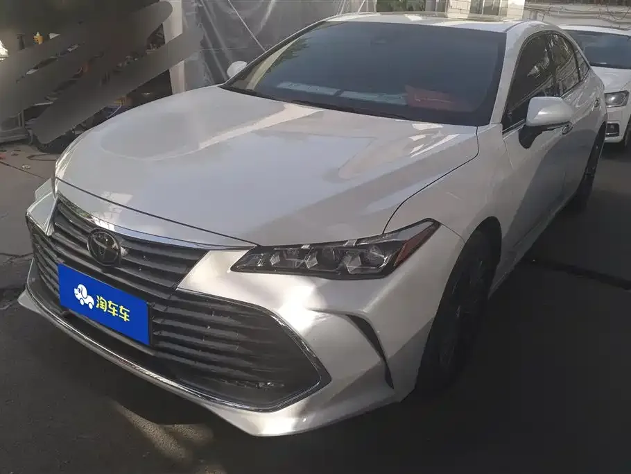 Toyota Avalon — фото 1