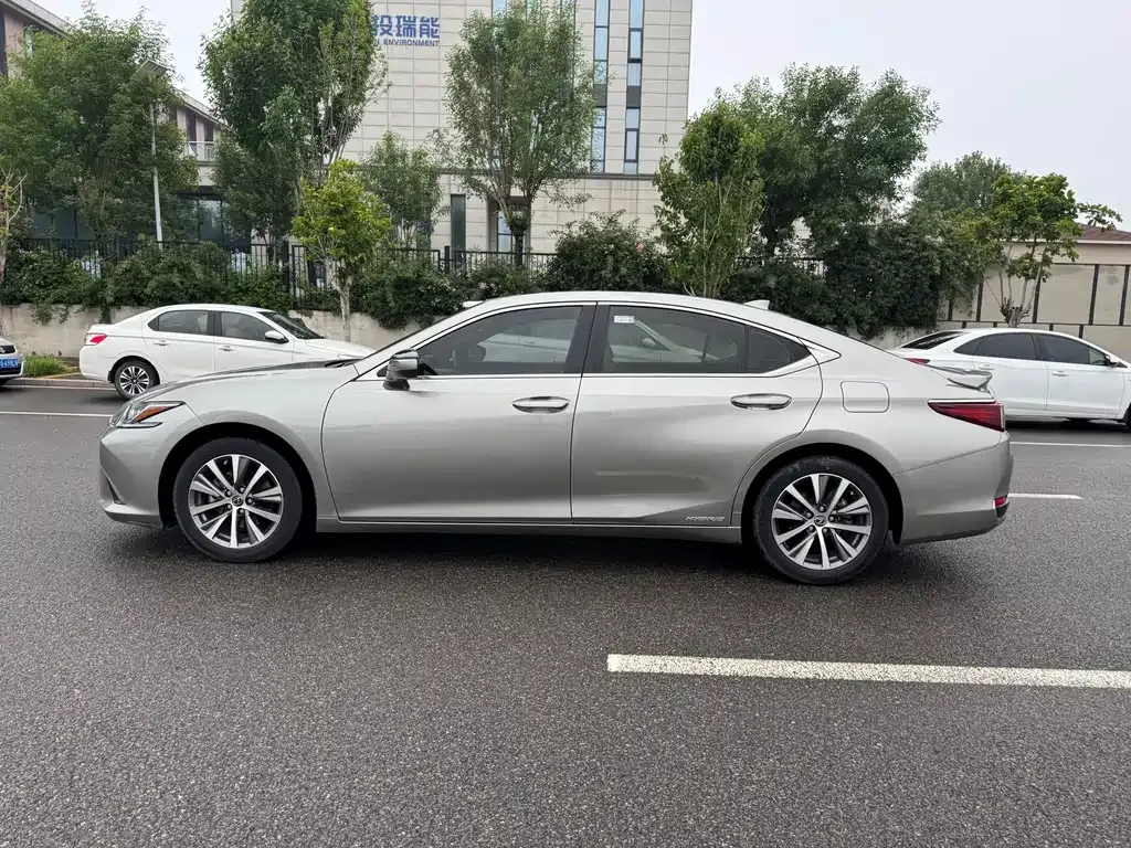 Lexus ES — фото 10