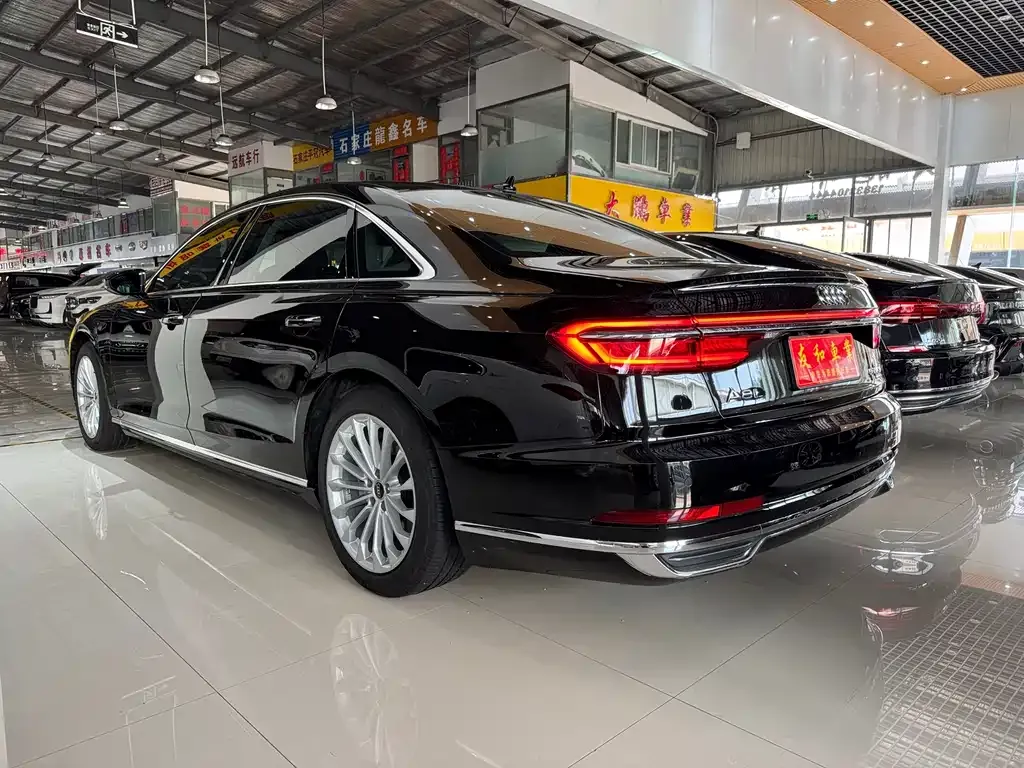 Audi A8 — фото 10