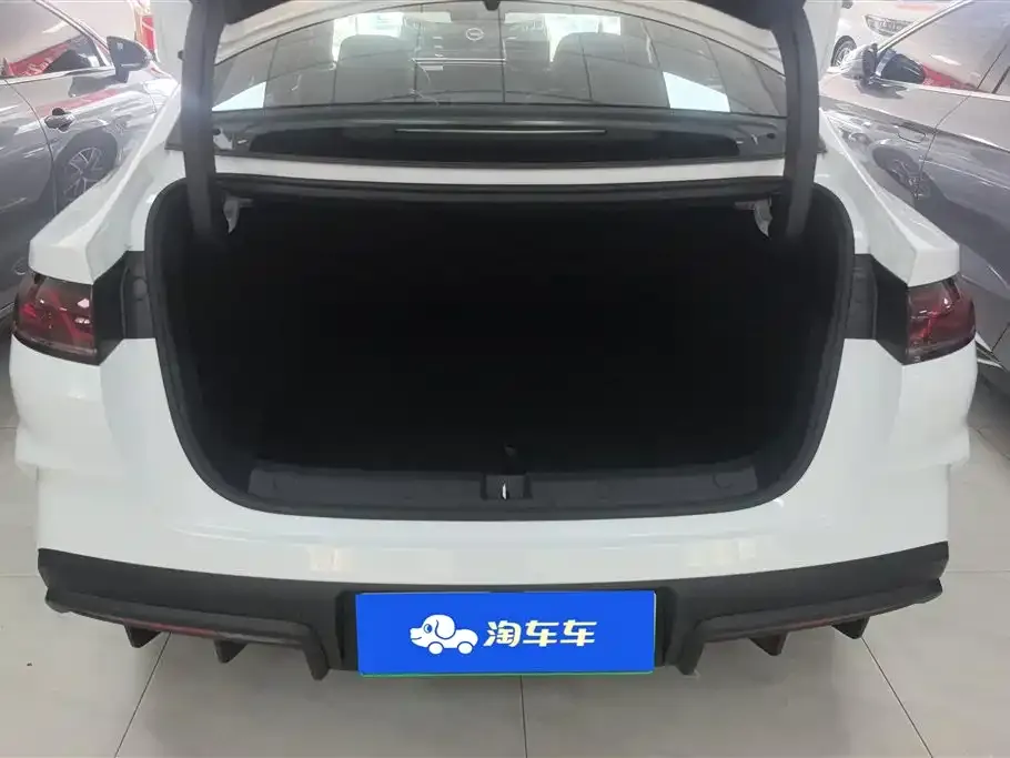 BYD Qin L — фото 8