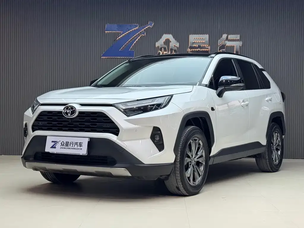 Toyota RAV4 — фото 1
