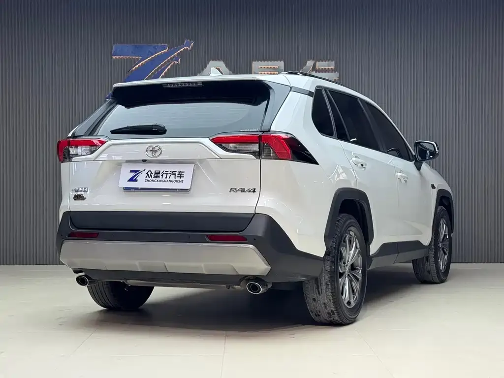 Toyota RAV4 — фото 4