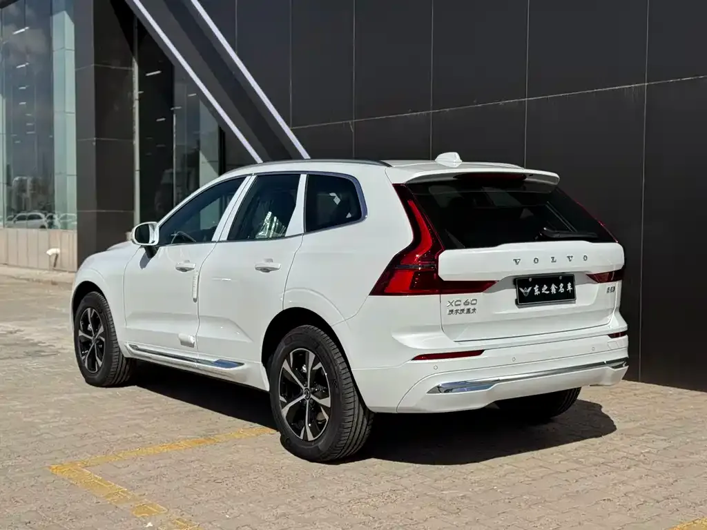 Volvo XC60 — фото 3