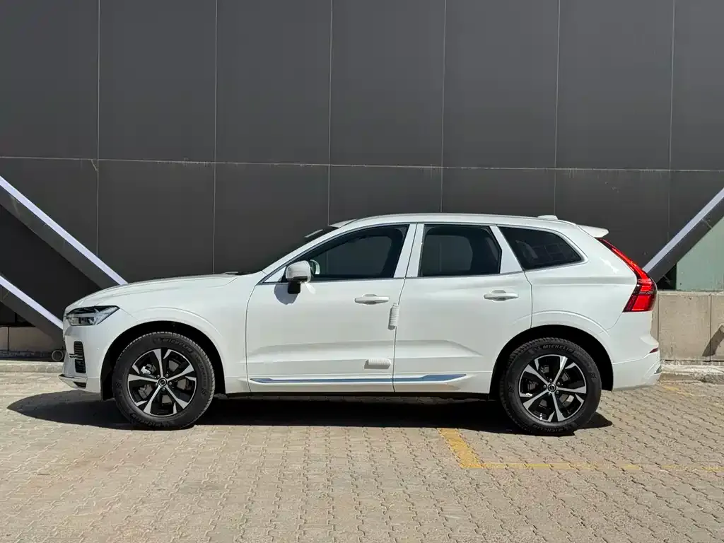 Volvo XC60 — фото 10