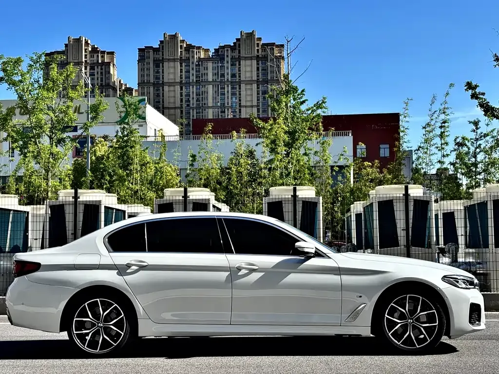BMW 5 Series — фото 10