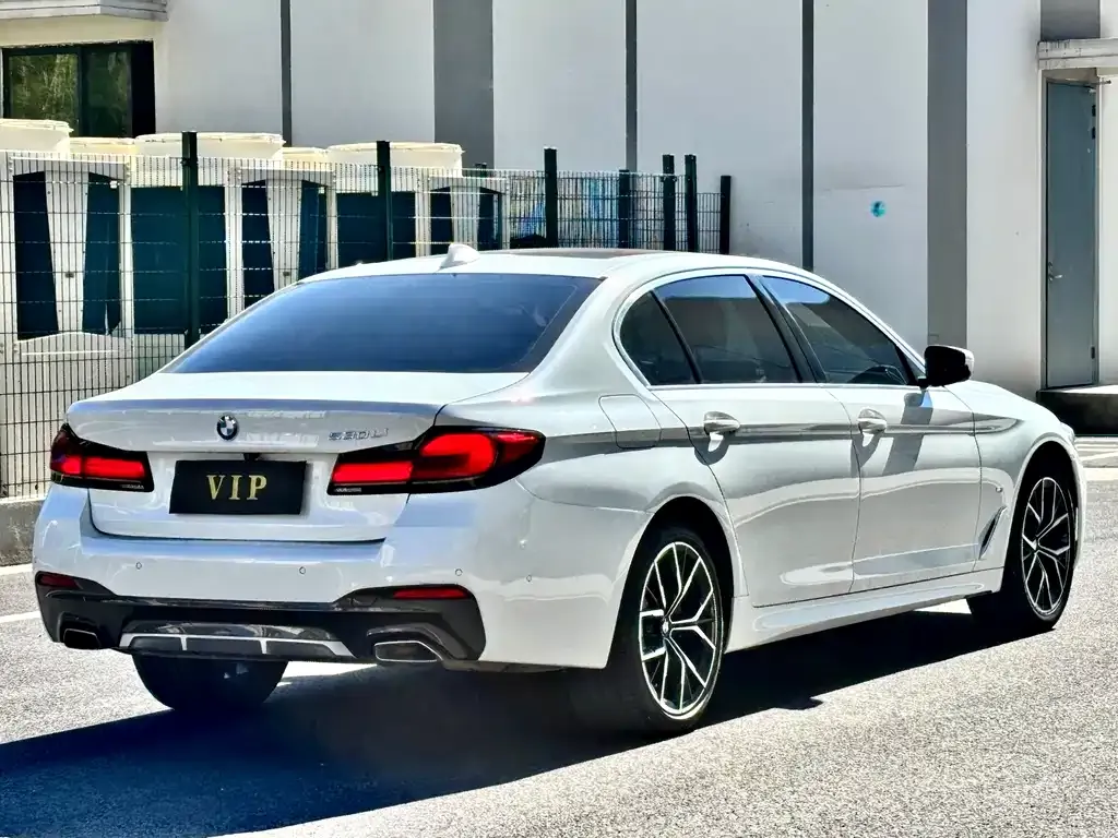 BMW 5 Series — фото 7